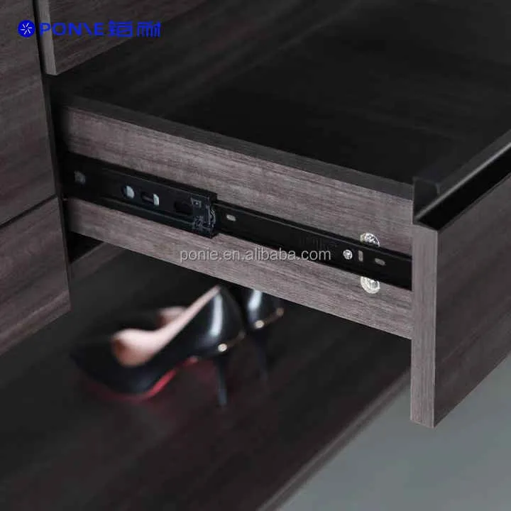 Clothes storage .. تخزين الملابس