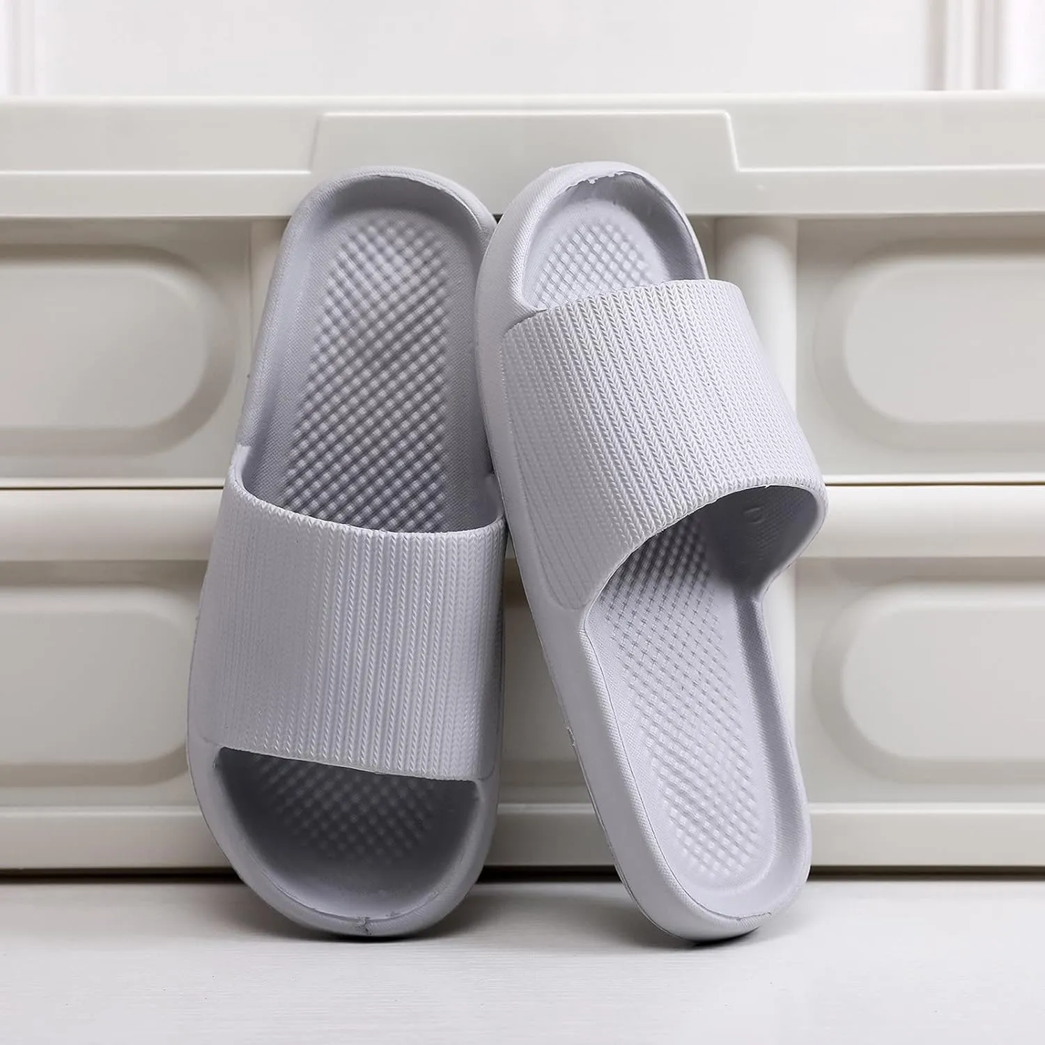 Cloud Slide Sandals for Women and Men Slip Breathable Soft Sole Shoes Slipper House Slippers for Flat Feet Men