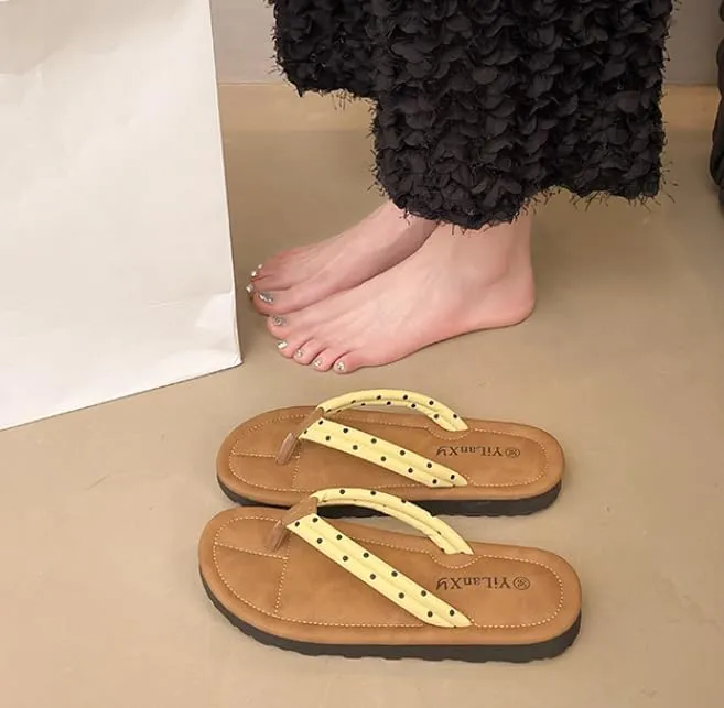 Halemet Flip Flops for Women Trendy Beach Sandals Travel Flip Flops Polka Dot Vacation Sandals Non Slip Flat Sandal Outdoor