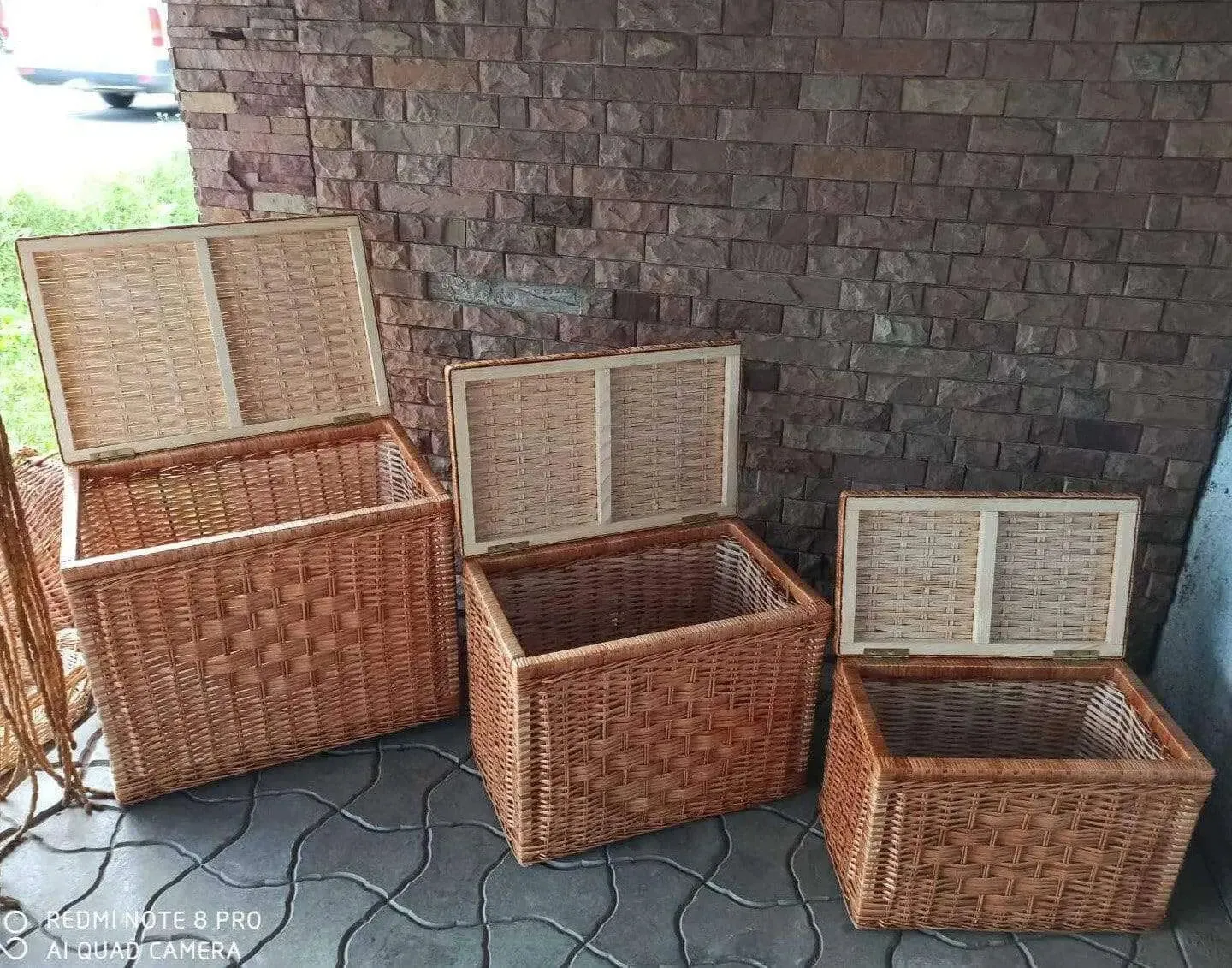 Wicker box with a lid