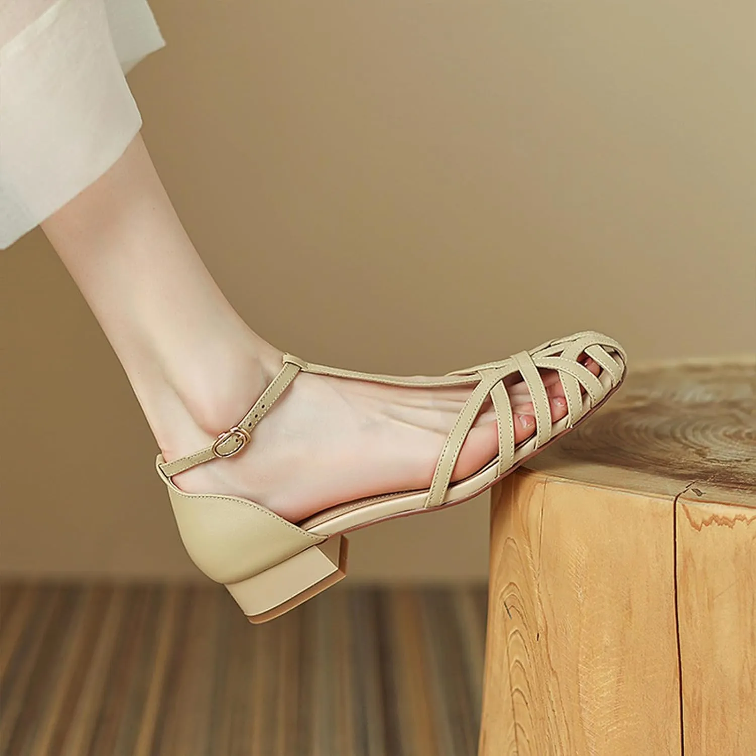 Women's Caged Closed Toe Flat Sandals T Strap Comfortable Adjustable Buckle Hollow Out Roman Sandals Vintage Casual Beach Sandals