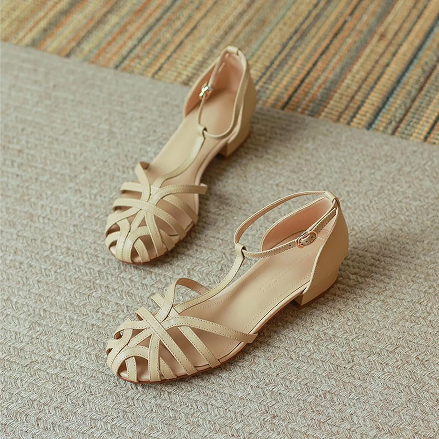 Women's Caged Closed Toe Flat Sandals T Strap Comfortable Adjustable Buckle Hollow Out Roman Sandals Vintage Casual Beach Sandals